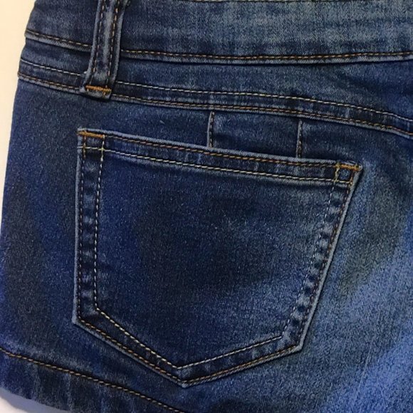 B. B. JEANS Stretch Denim Shorts - Picture 8 of 11